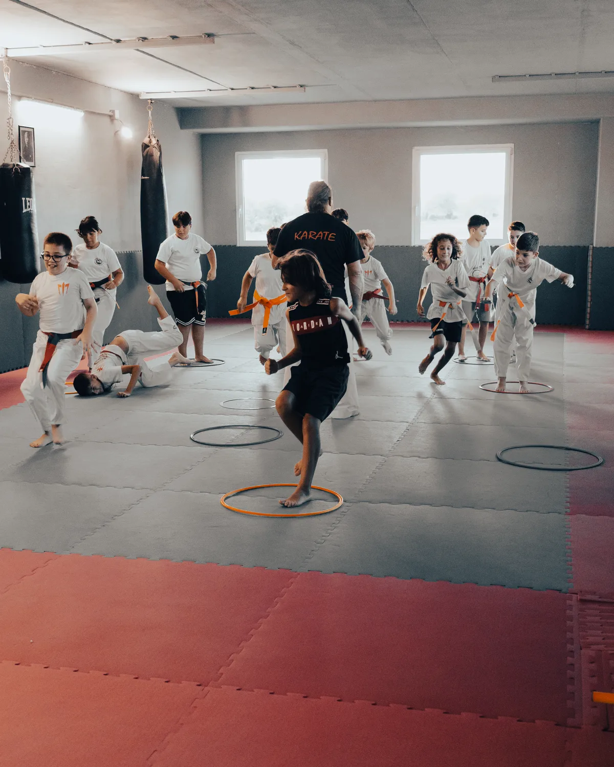 Bambini durante un corso di Karate nel dojo di Martial Fitness Palace